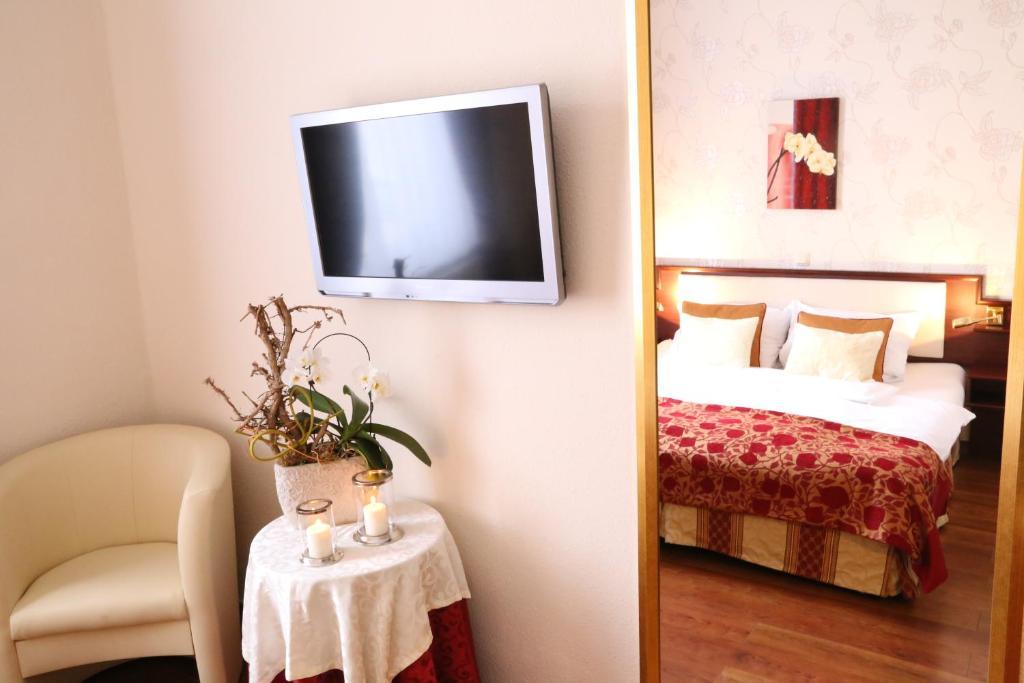 In Piazza Otel Bad Klosterlausnitz Dış mekan fotoğraf